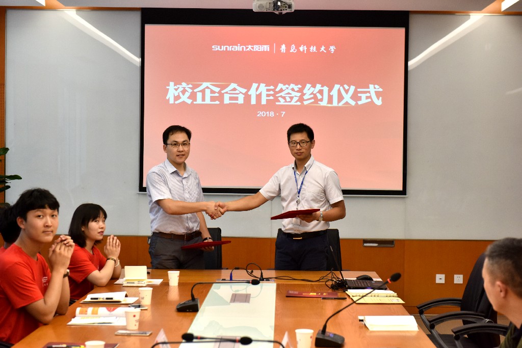 2、雙方共同簽署合作協議.jpg